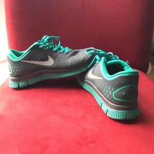 Women's Gray and Turquoise Nike shoes size 7