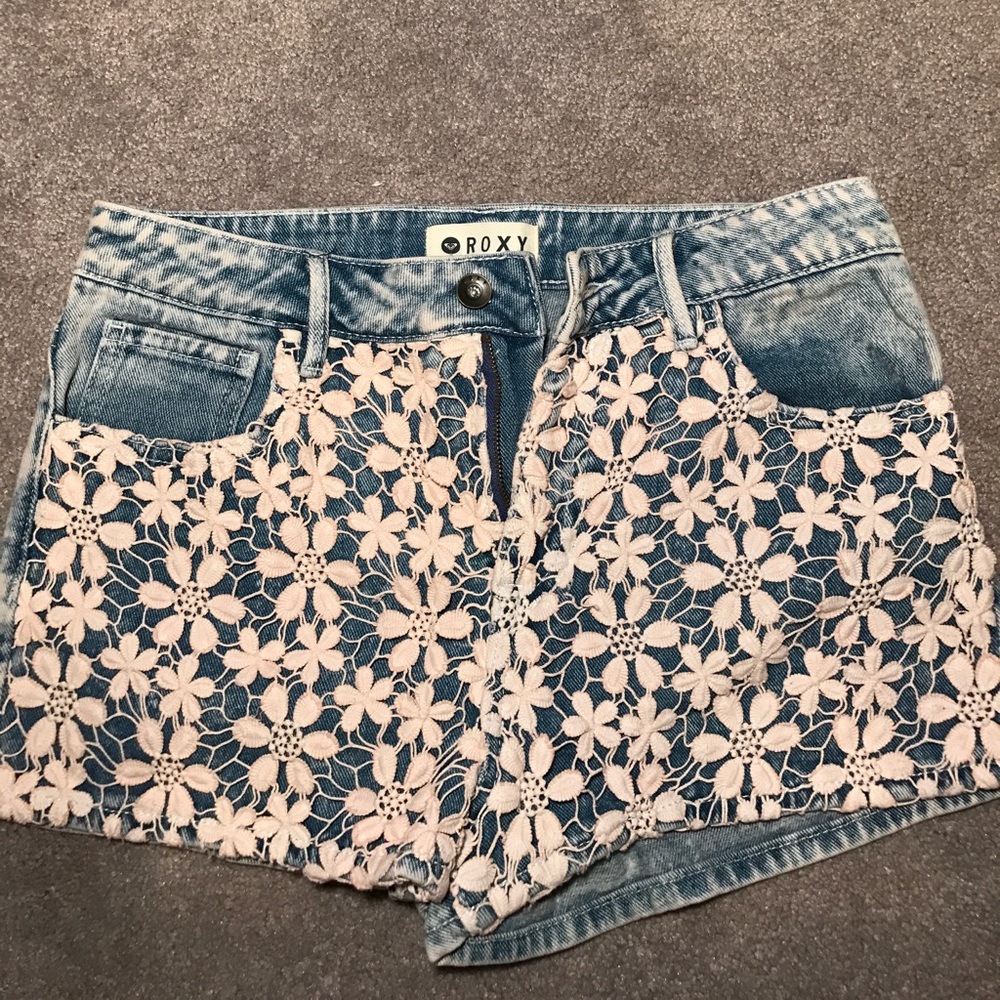 Floral print, denim high waisted shorts!