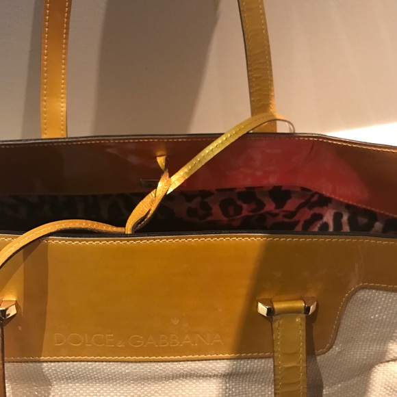 ๐โค๏ธHost Pick๐โค๏ธDolce and Gabbana D&G purse - Picture 4 of 8