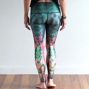 Teeki eagle feather yoga leggings
