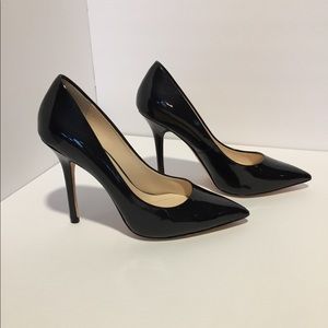 Boutique9 Black Patent Leather Pump