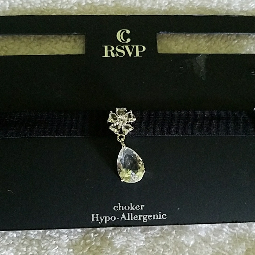 Nwt RSVP black choker with a  crystal teardrop