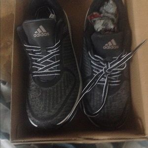 Women's adidas size 51/2