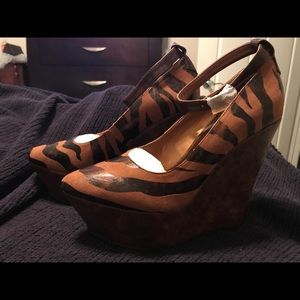 Pointed toe Luchiny wedges