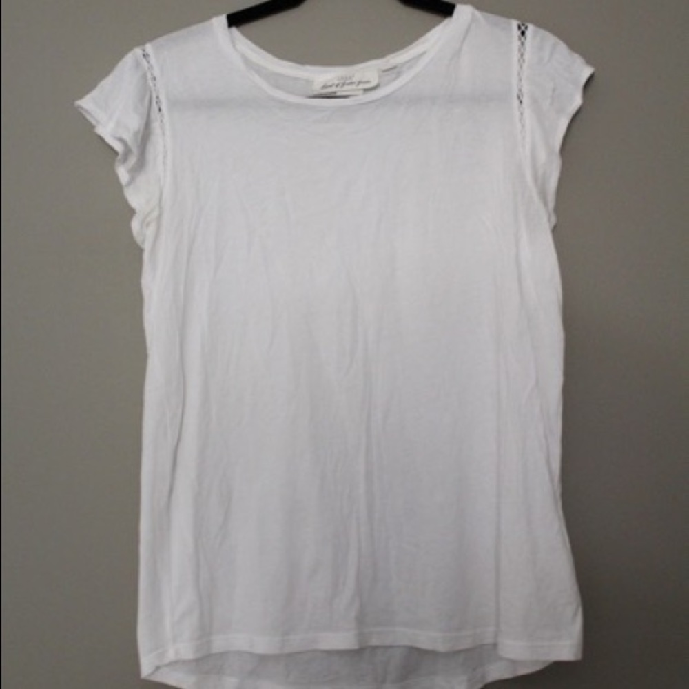 H&M White Tee Design on Shouder