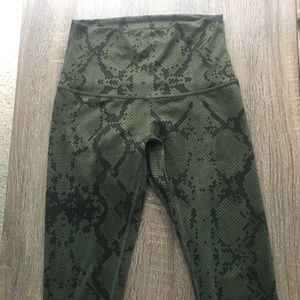 Wunder under leggings!