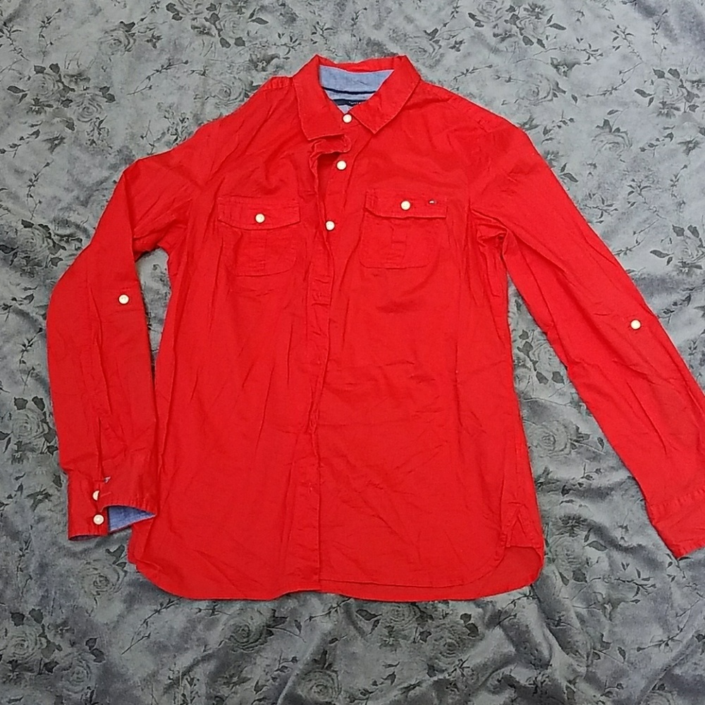 (Tommy Hilfiger Button down shirt 👕)