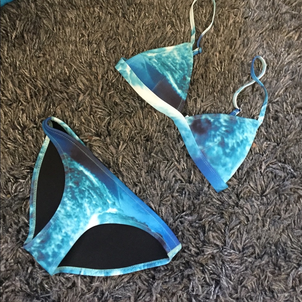 🎉Neoprene Bikini Set Size XS 🌊 Waves Design NWOT