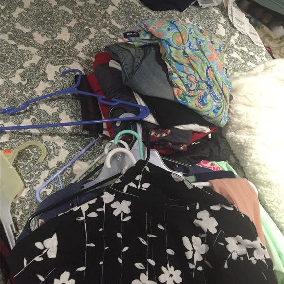 🎉Huge Closet Cleanout🎉 - Picture 4 of 5