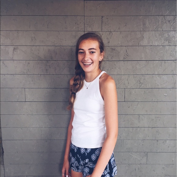 Meet your Posher, Alyssa - Picture 1 of 1