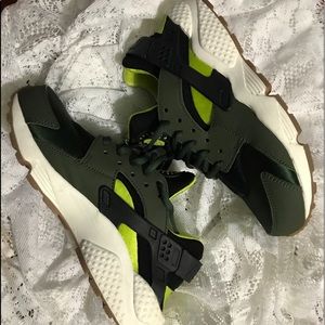 Olive green Nike hurraches