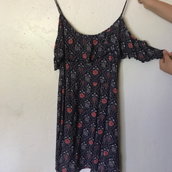 Cold shoulder Hollister Dress - Picture 1 of 2