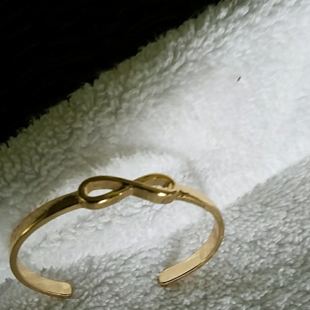 Nwot Charming Charlie gold cuff infinit bracelet