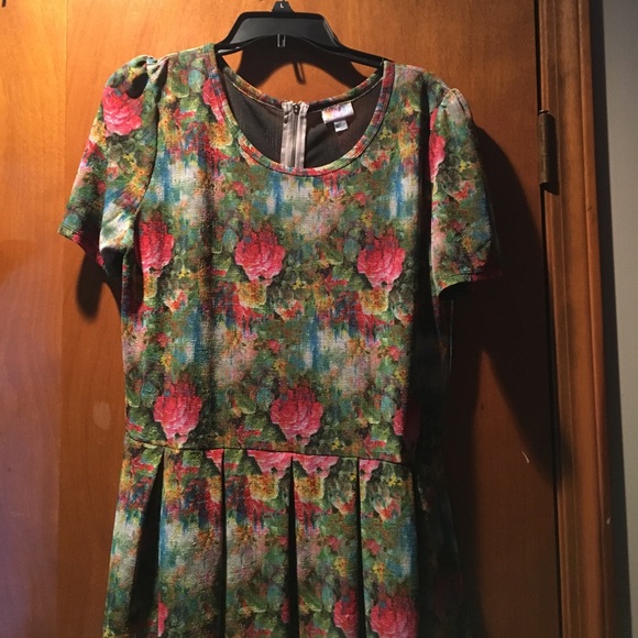 LuLaRoe Amelia - super cute! - Picture 1 of 4