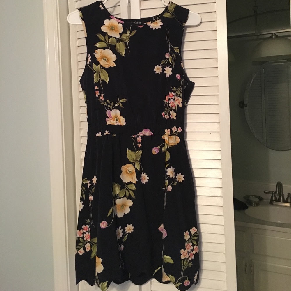 Floral scalloped dress - M