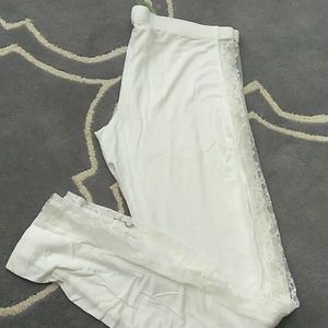 White Leggings w Lace Side