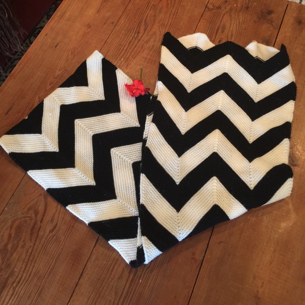 Black and white chevron scarf