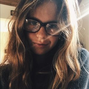 Meet your Posher, Elise