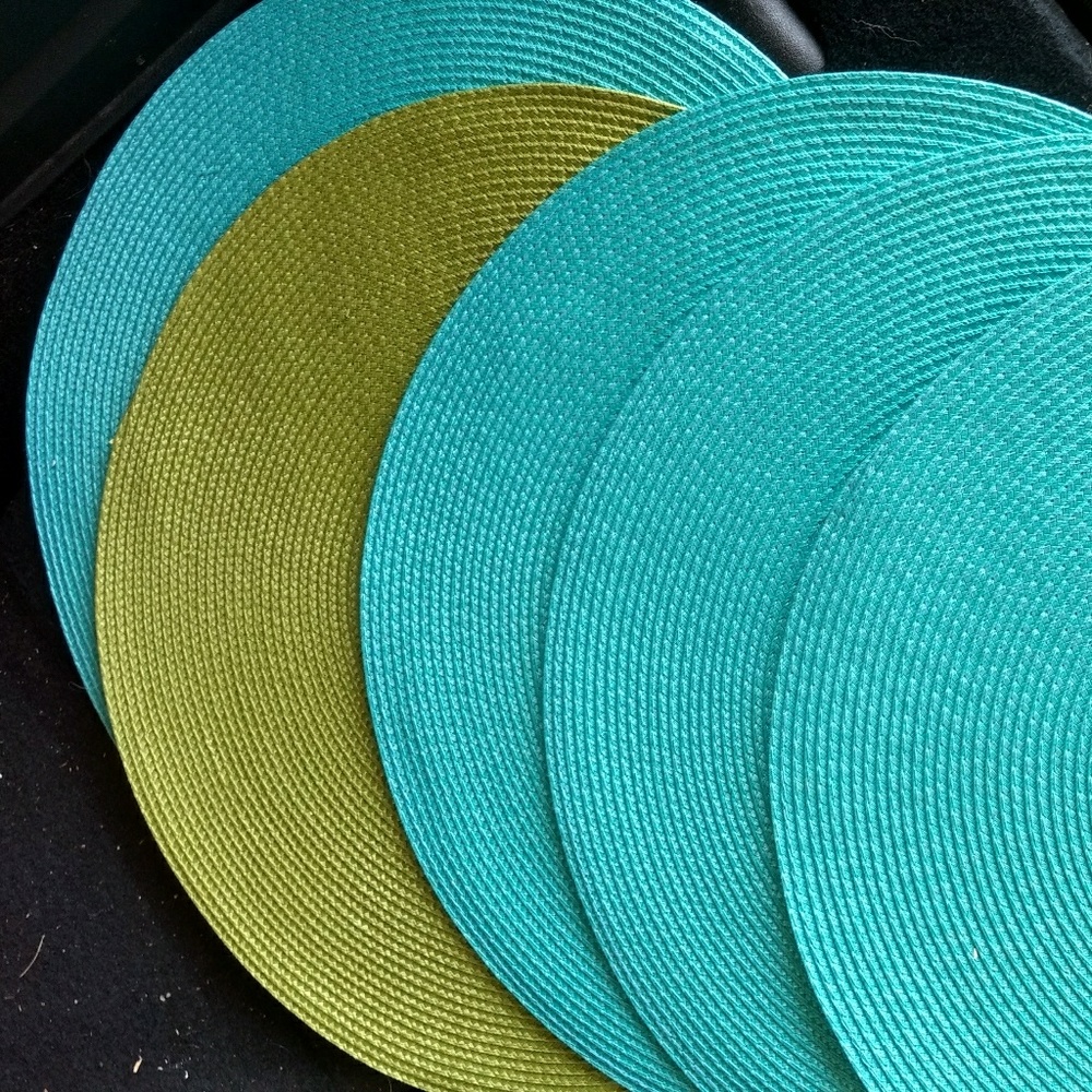 Round place mats