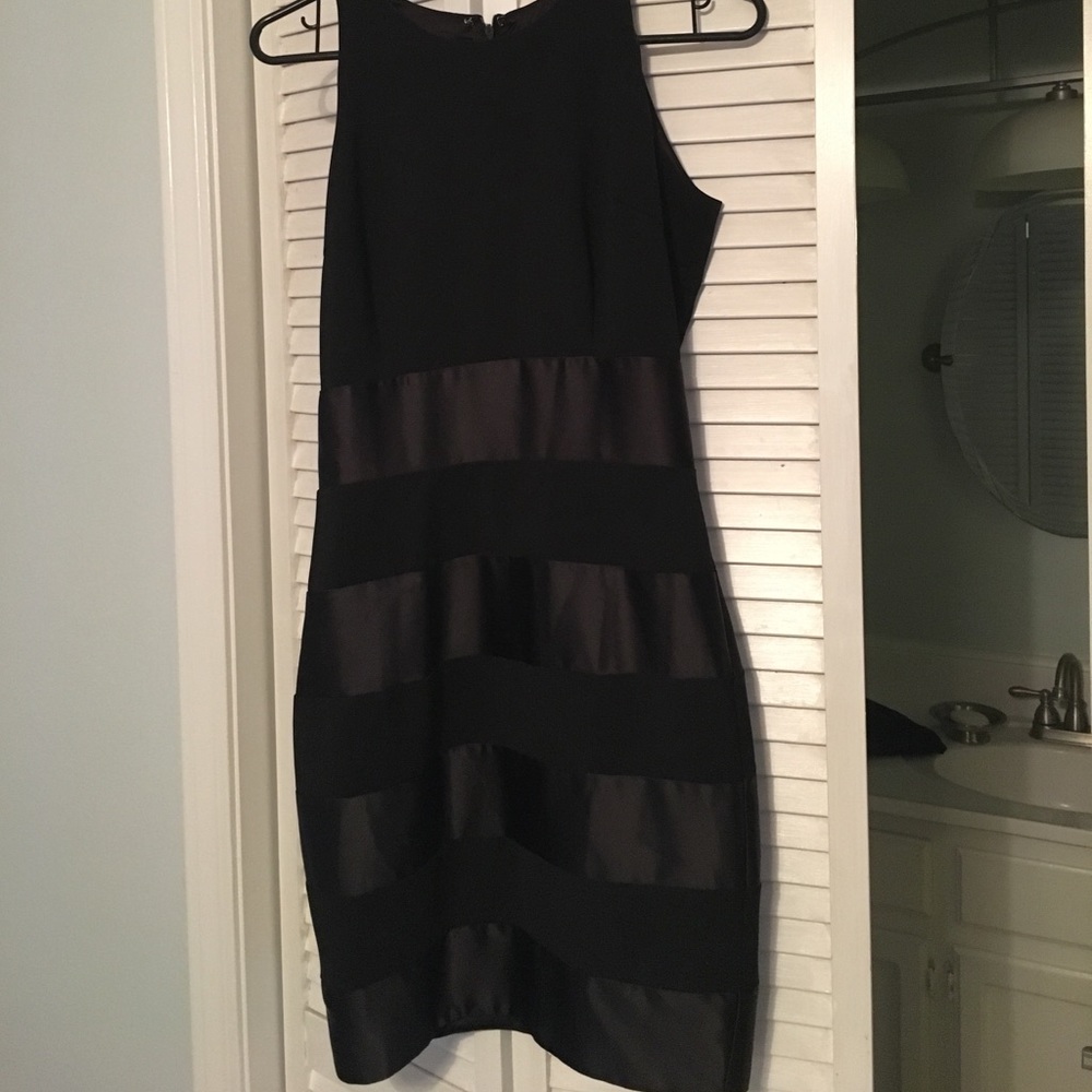 Black fitted NWOT cocktail dress - 8