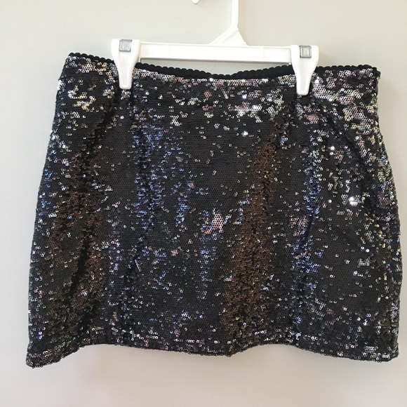 Forever 21 black and silver sequin mini skirt - Picture 1 of 3