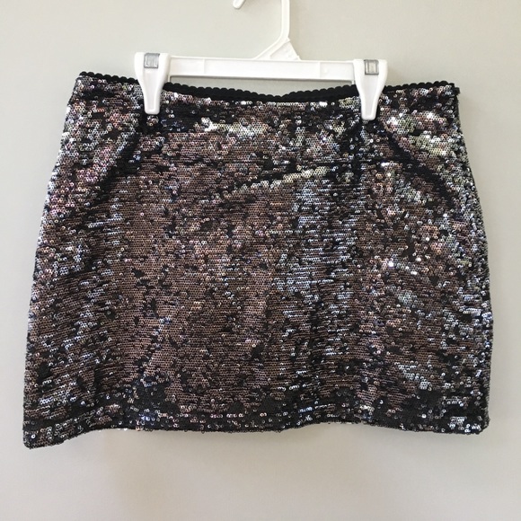 Forever 21 black and silver sequin mini skirt - Picture 2 of 3