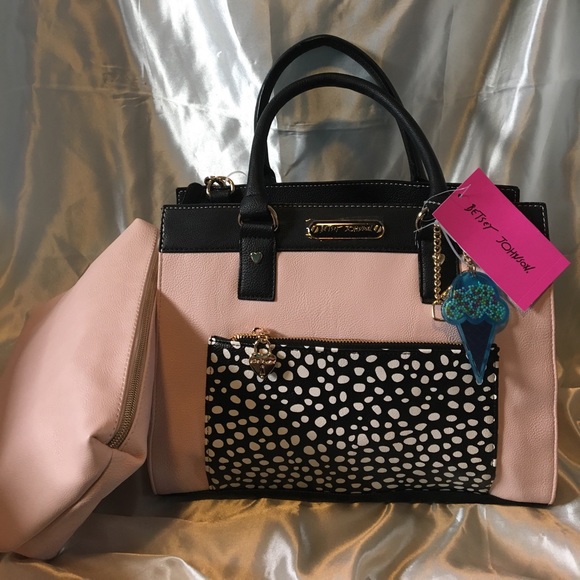 Betsey Johnson Handbags - 🍭NWT Chic Betsey Johnson Blush Satchel Bag Set