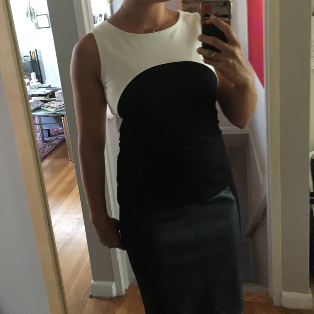 Fitted two tone sleeveless top