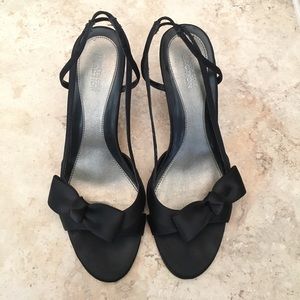 Kenneth Cole Reaction bow slingback heel