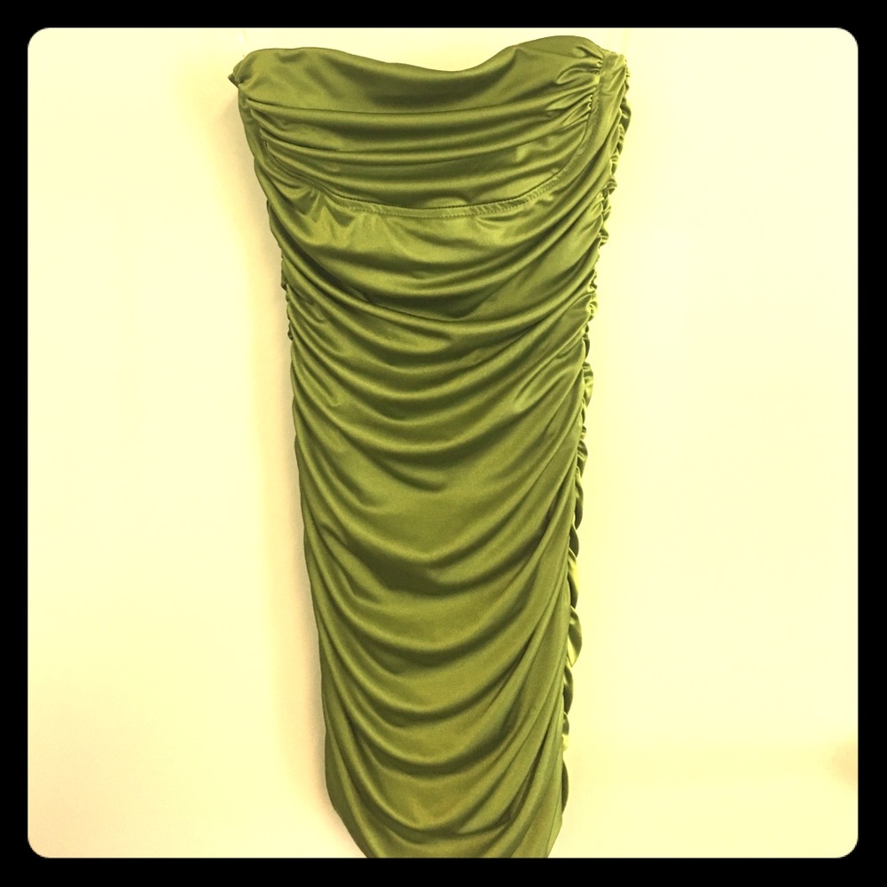 Green dress cute green like limón:)