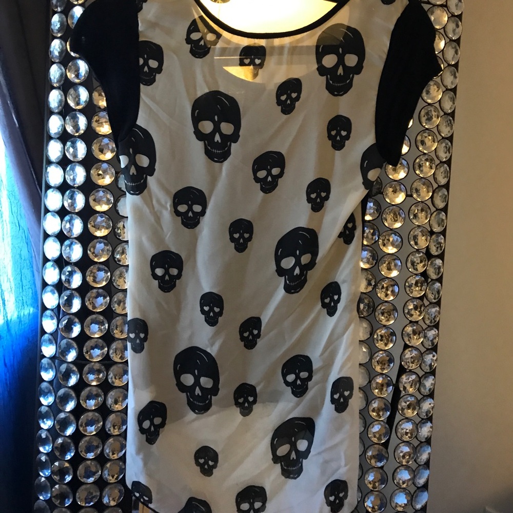 High-Low Tee - Picture 2 of 2