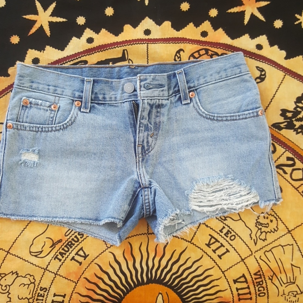 Final sale!!🌻Blue Levi Shorts