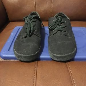 Black laced Toms