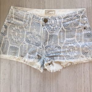 Current Elliot lace print boyfriend jean shorts