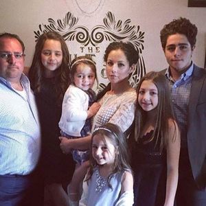 Meet your Posher, Dana