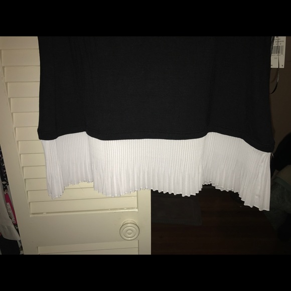 Black and white T shirt - Picture 3 of 4