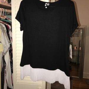 Black and white T shirt