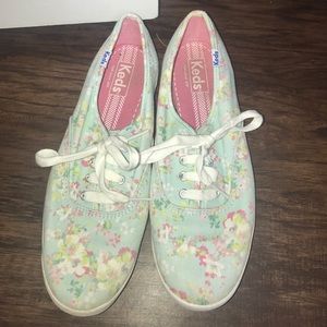 Floral print keds 😍