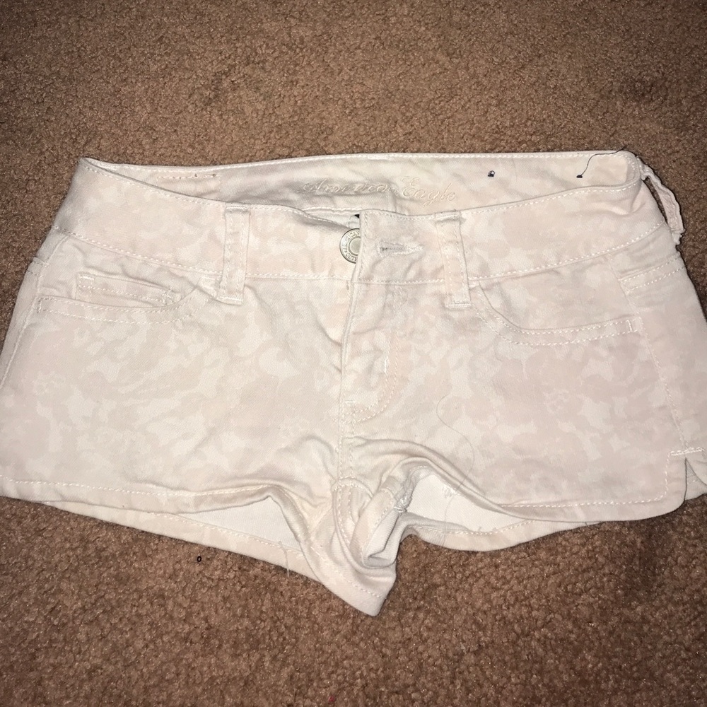 American eagle light pink/ white shorts
