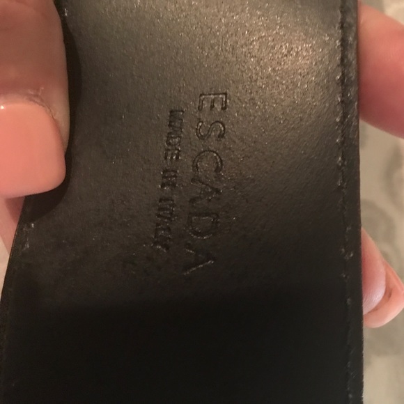 ruby red patent Authentic Escada belt - Picture 5 of 6