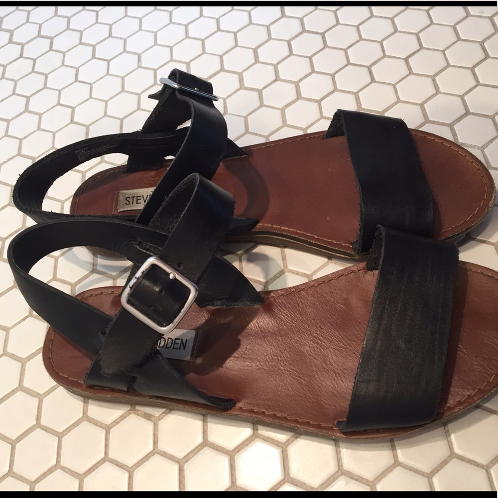 Steve Madden Donddi Flat Sandals