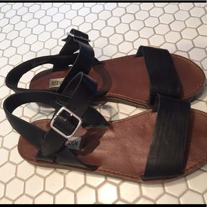 Steve Madden Donddi Flat Sandals