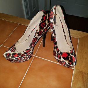 Leopard print shoe's