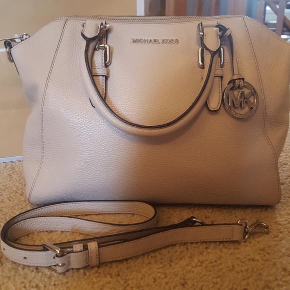 PRICED TO SELL Michael Kors Purse - Picture 1 of 4