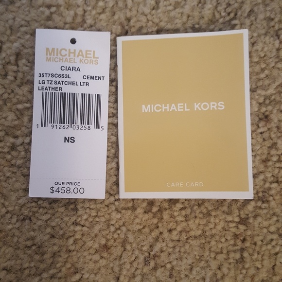 PRICED TO SELL Michael Kors Purse - Picture 4 of 4