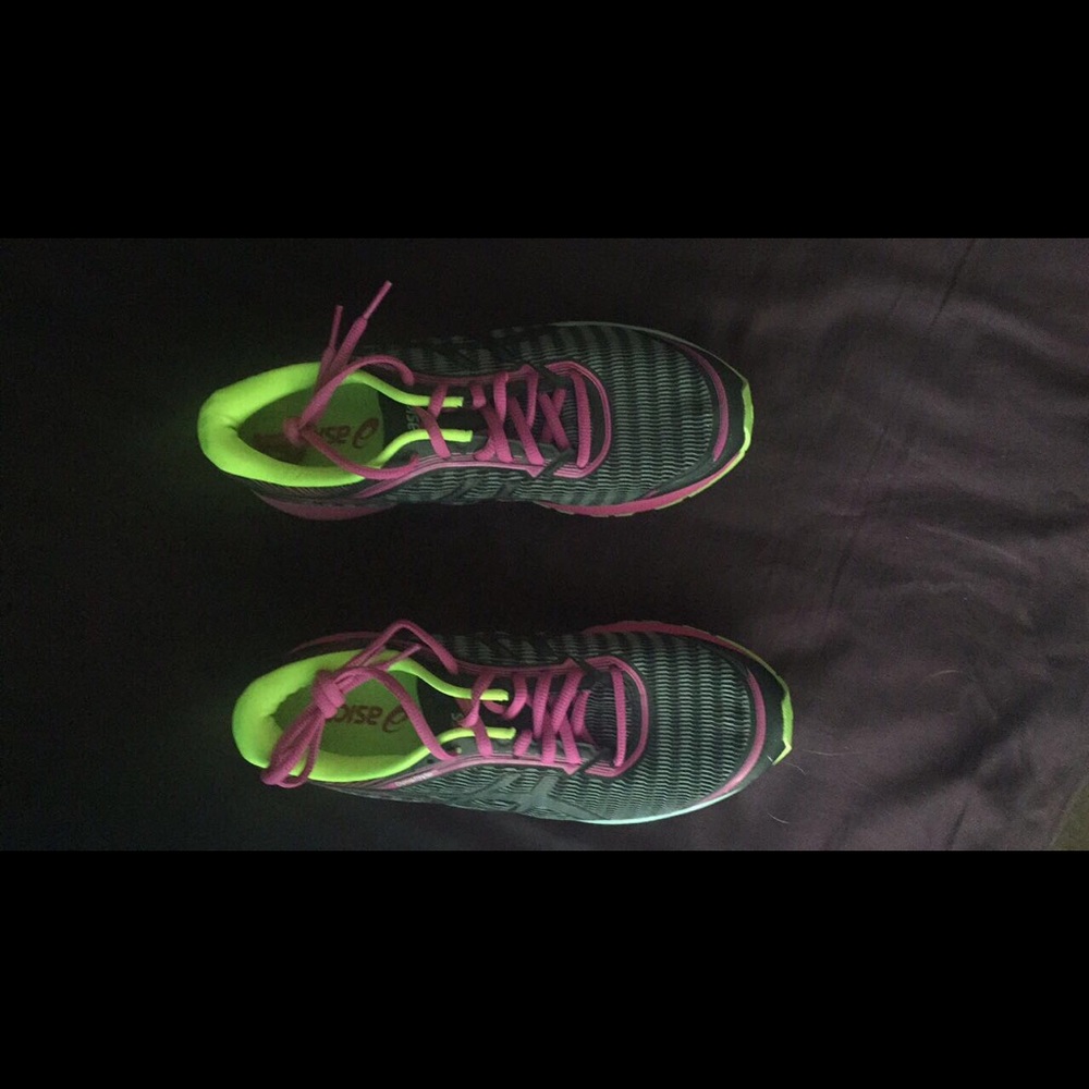 Brand new Asics Dynaflyte size 9