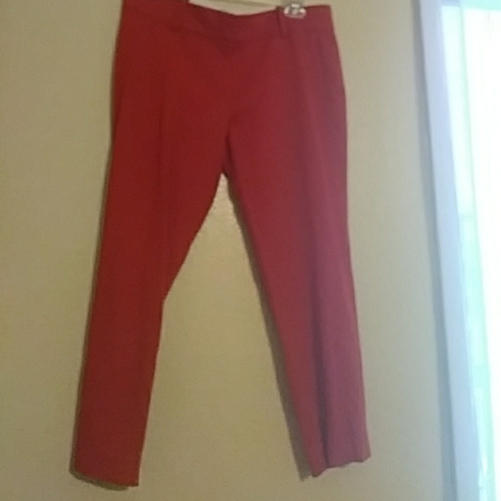 Red capris