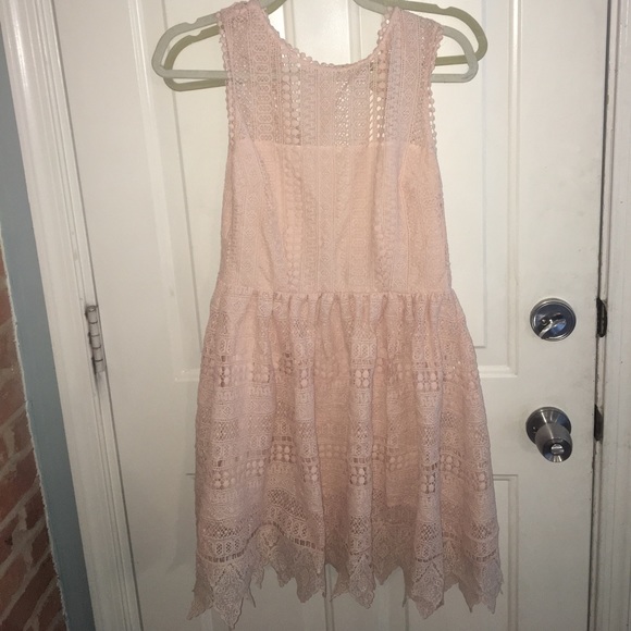 BB Dakota | crochet dress | NWT | blush | sz 0 - Picture 1 of 3