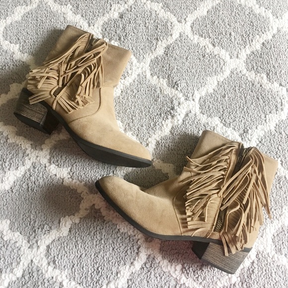 Shoes - Tan fringe booties