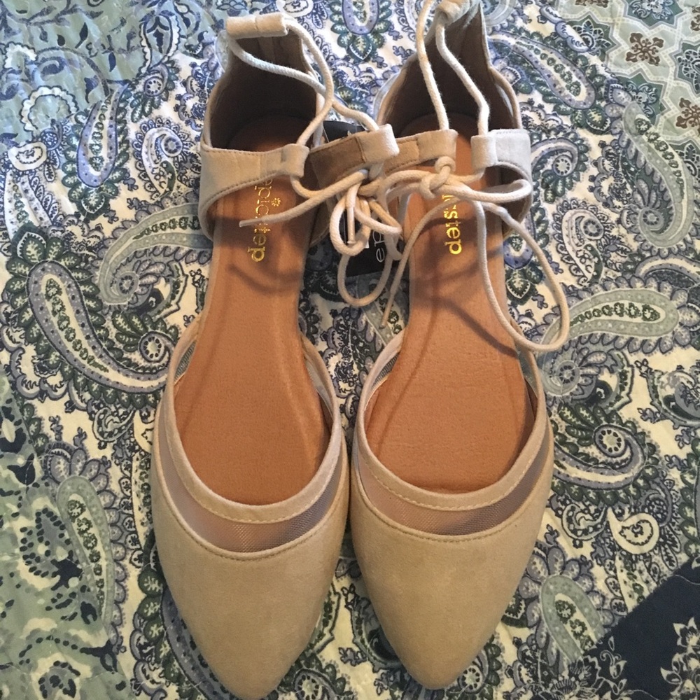 Size 6 beige lace up flats